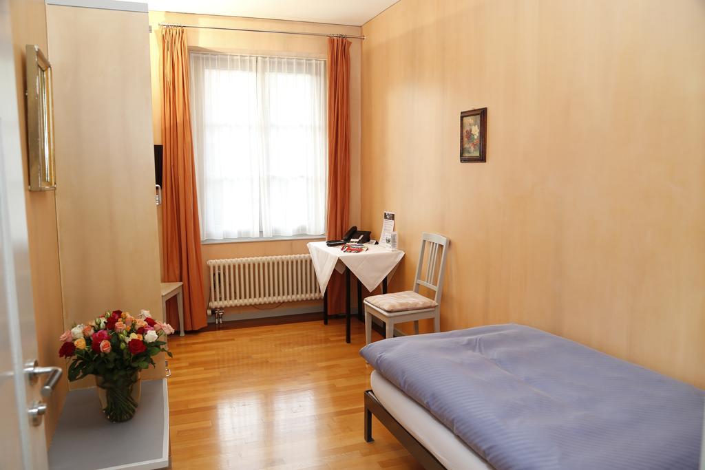Gasthof Gyrenbad Turbenthal Rum bild
